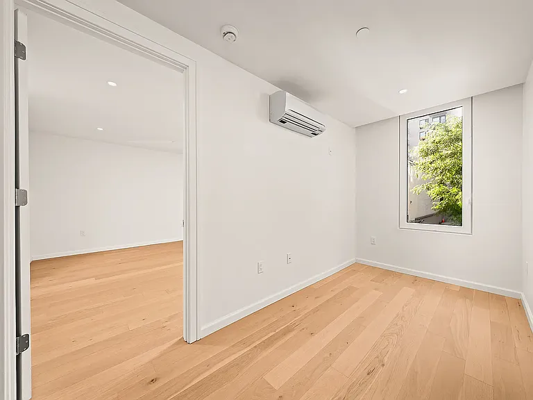 41-15 24th St #Townhouse 4 — Photo 15