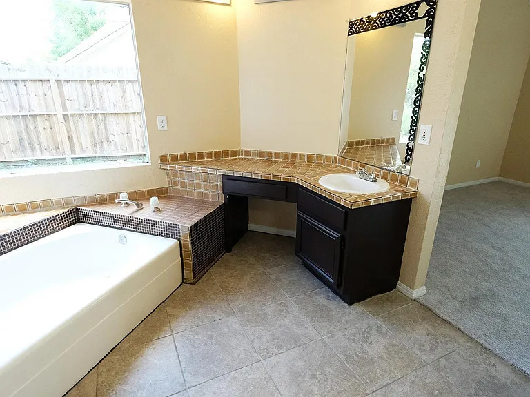 1203 Beckwood Cir — Photo 16