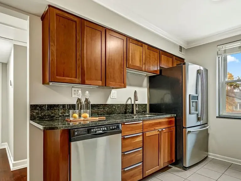 4225 N Henderson Rd #204 — Photo 8
