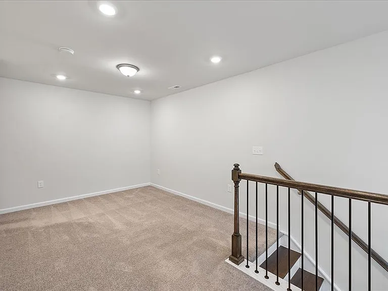 5914 Woodlawn Dr — Photo 24