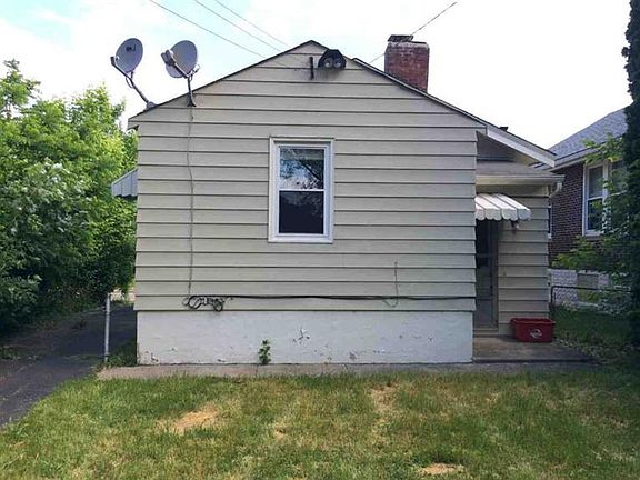 2nd image of 1821 Emerson Ave