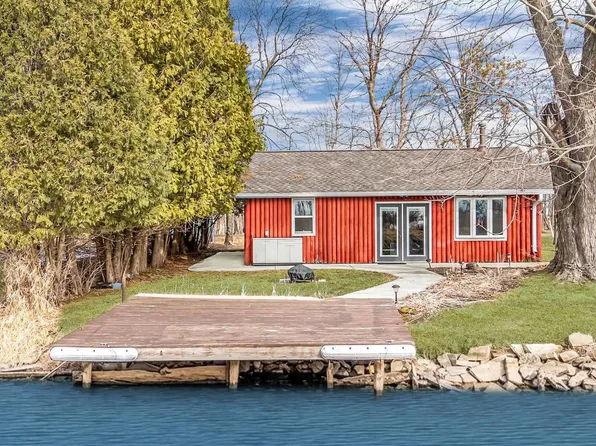 7829 Cutoff Ln, Larsen, WI 54947