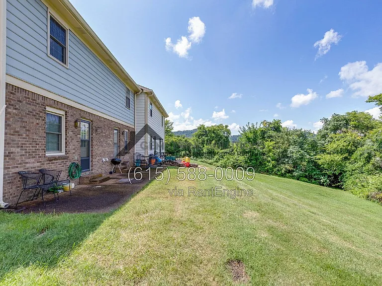 717 Fox Ridge Dr — Photo 4