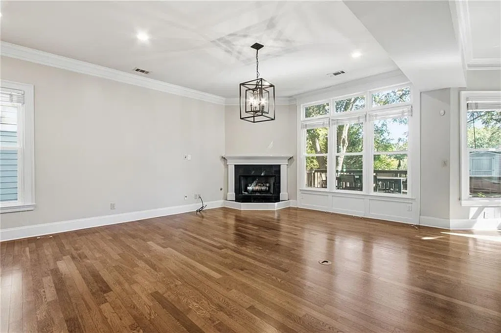 3 bed, 3.5 bath, 2321 sqft, $3,800 — Photo 3