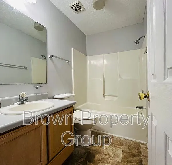 121 Sprucepine Dr — Photo 10