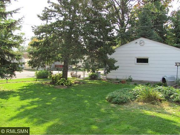 4th image of 800 Iowa Ave W