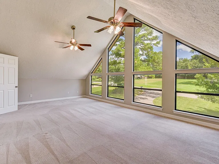 10045 Valley Dr S — Photo 41