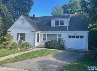 1171 E Laurelton Pkwy, Teaneck, NJ 07666