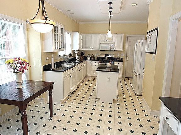 Spacious eat-in kitchen