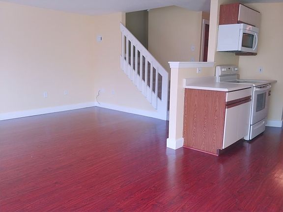 4th image of 28 Southbridge Rd Unit 406