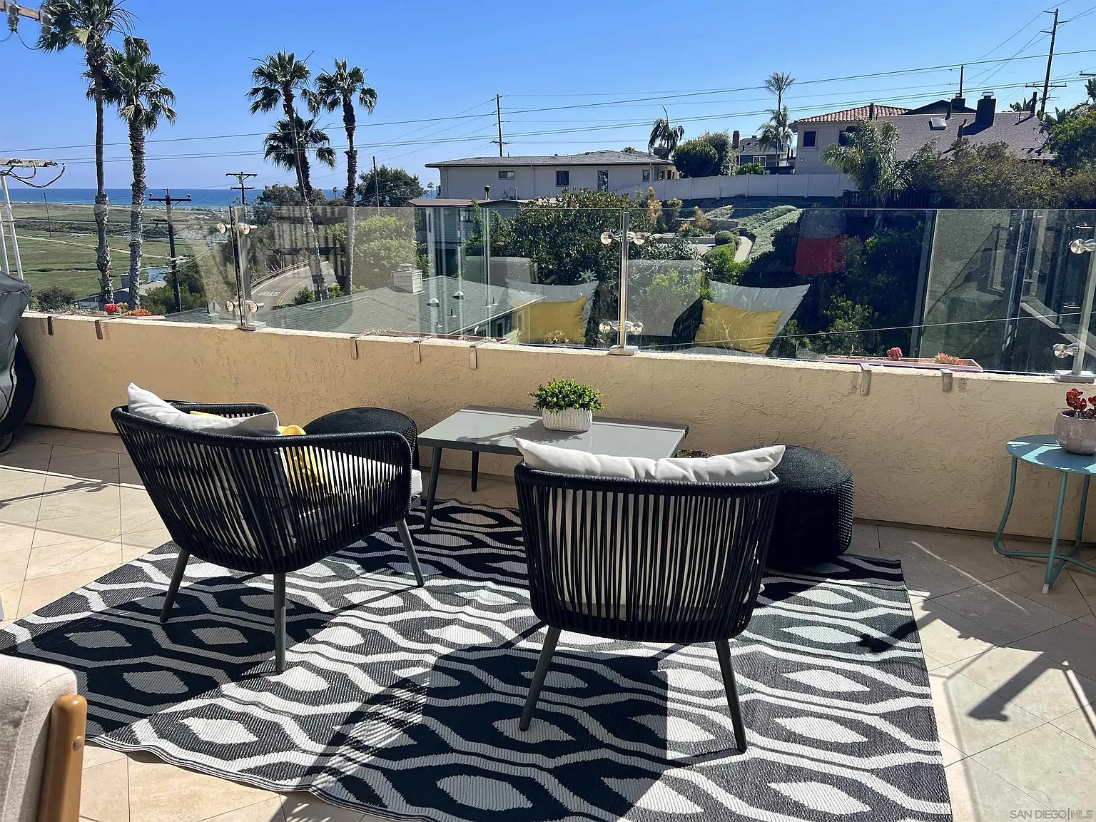 3 bed, 3.0 bath, 2754 sqft, $9,900 — Photo 2