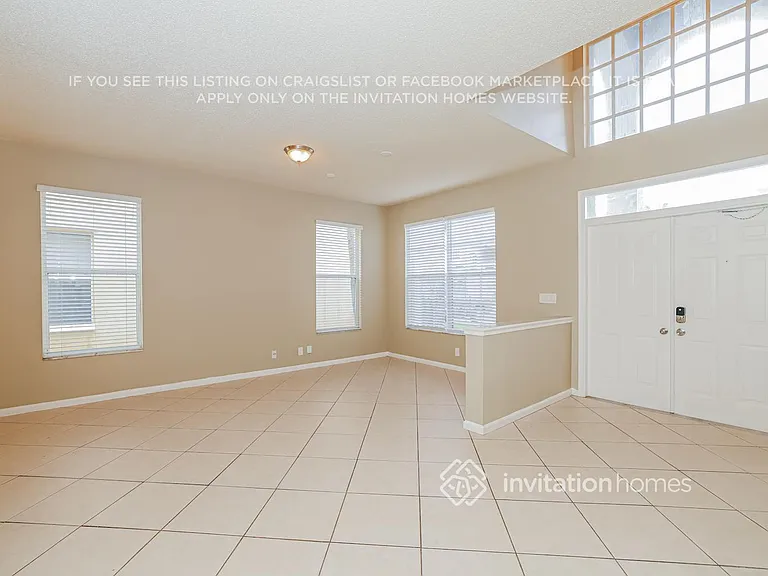 1081 Fairfax Cir W — Photo 8