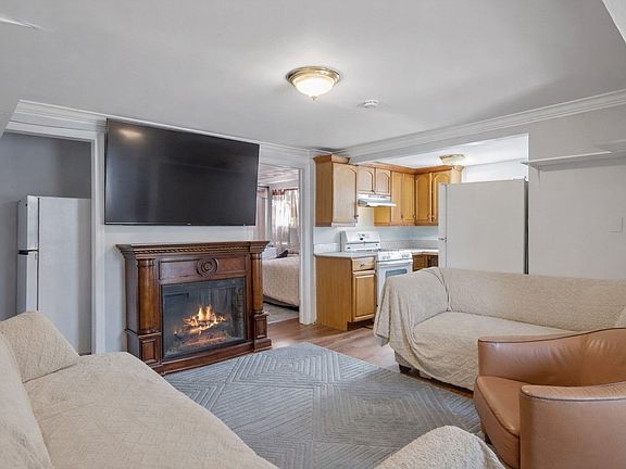 5th image of 346 Maple Ave