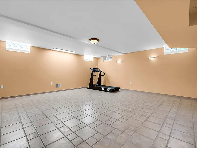 107 Millstone Dr — Photo 38