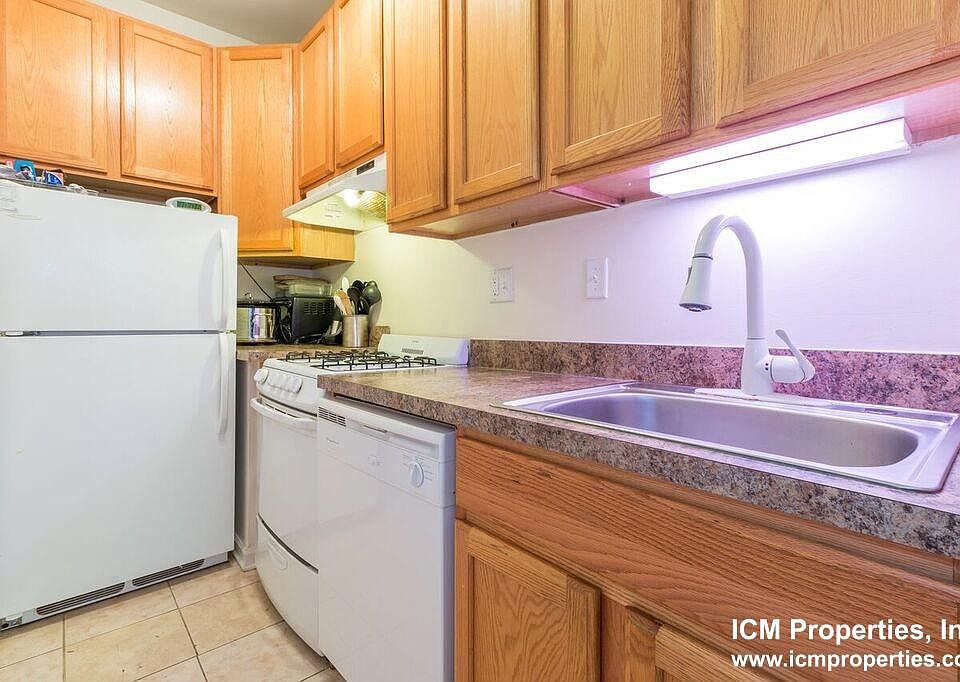 1st image of 3928 N Pine Grove Ave APT 1