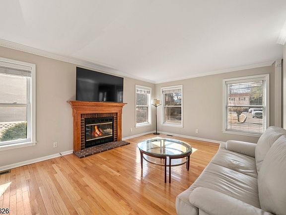 3rd image of 78 N Shore Rd