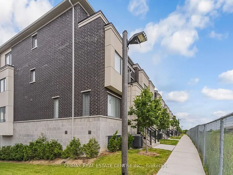30 Lambert Ln — Photo 2