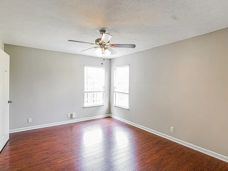 2900 Summer Hollow Ct — Photo 9