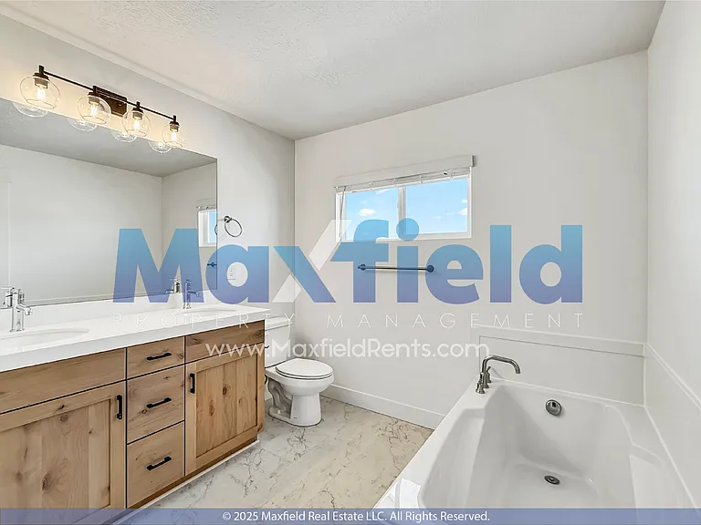 1376 Meadow Ln — Photo 16