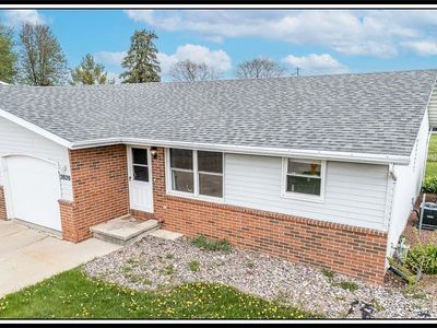 2020 Peter Ln, Little Chute, WI, 54140