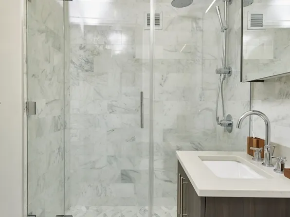 47-05 Center Boulevard image 5 of 20