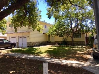 5675 N 8th St, Fresno, CA, 93710