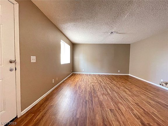 3rd image of 4300 N Lamont St APT 226