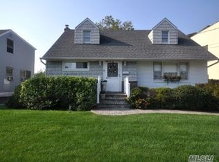 12 Stuart Pl, Oceanside, NY 11572
