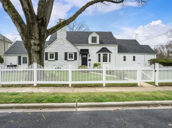 241 Burtis Avenue, Rockville Centre, NY 11570