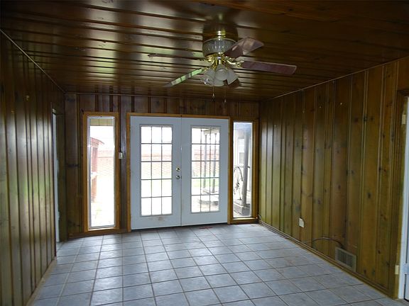 3rd image of 1305 W Elliott St