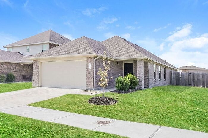 2nd image of 1412 Starling Ln