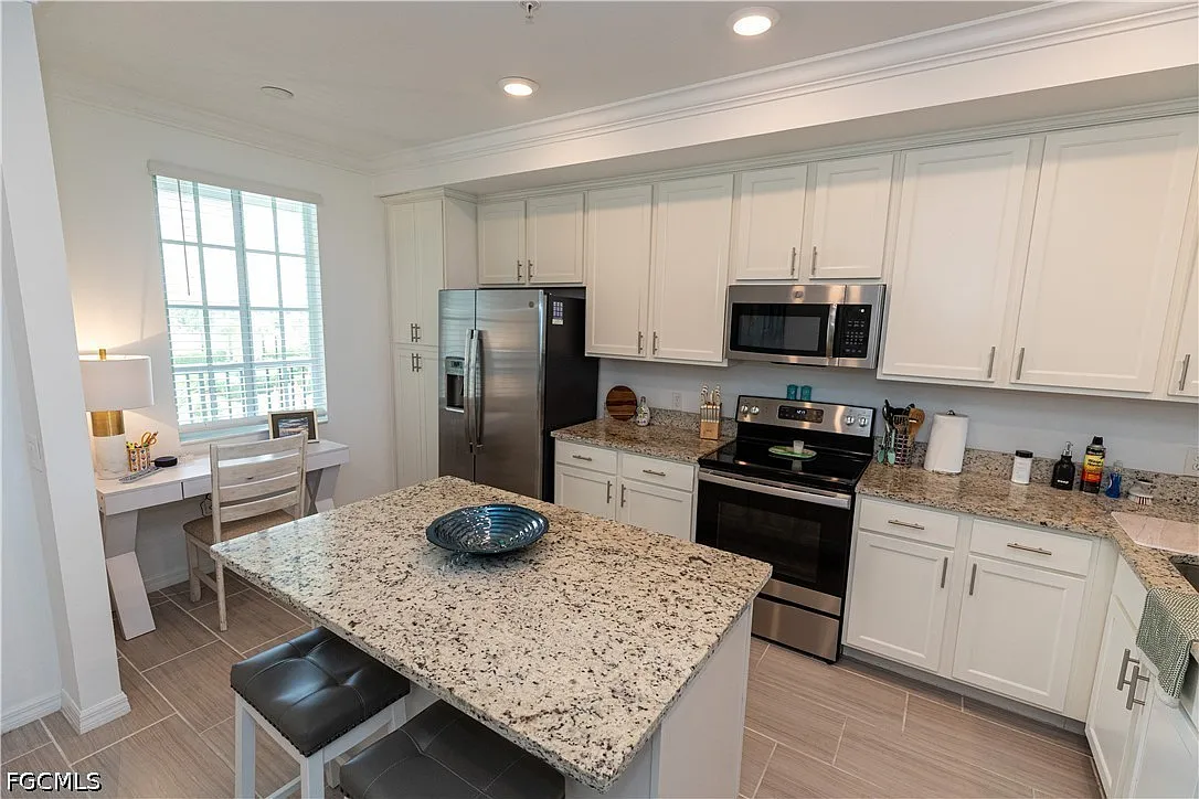 2 bed, 2.0 bath, 1120 sqft, $4,500 — Photo 4