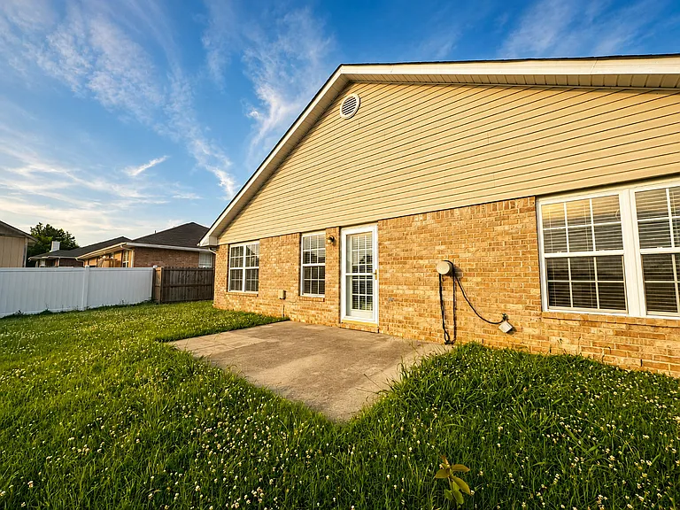 140 Clover Ridge Dr — Photo 11