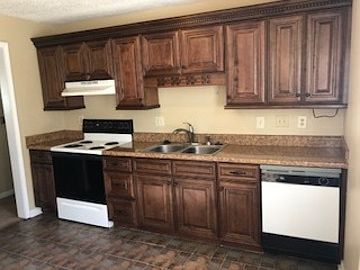 2nd image of 3156 Gwinnstone Cir