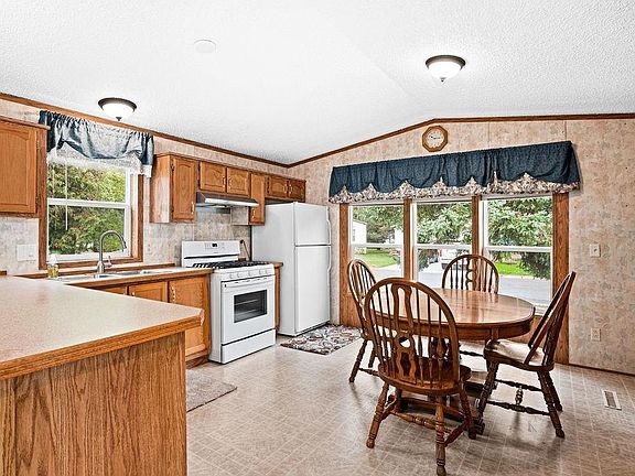5th image of 4466 Birchwood Dr