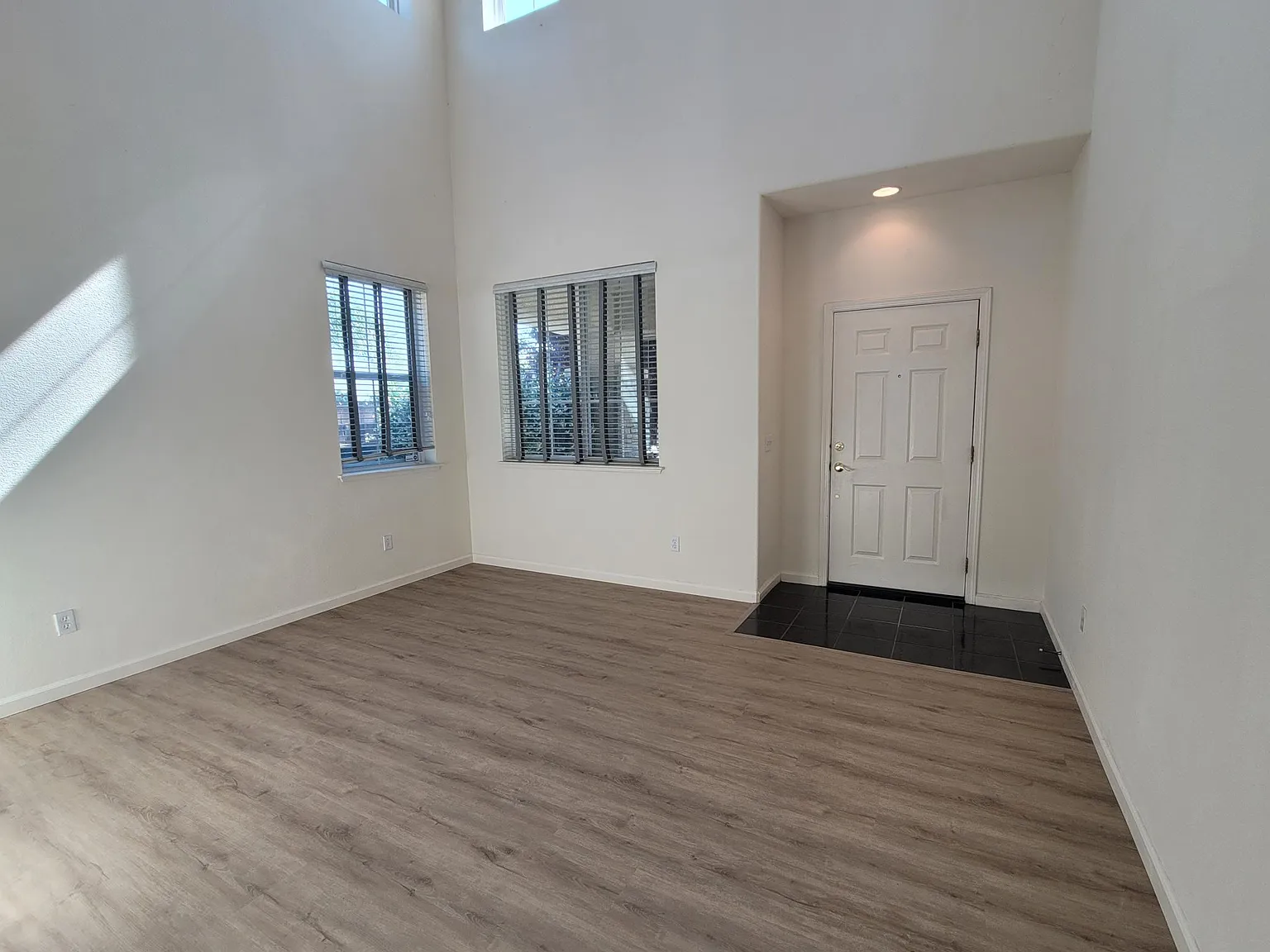 4 bed, 2.5 bath, 1854 sqft, $2,050 — Photo 4