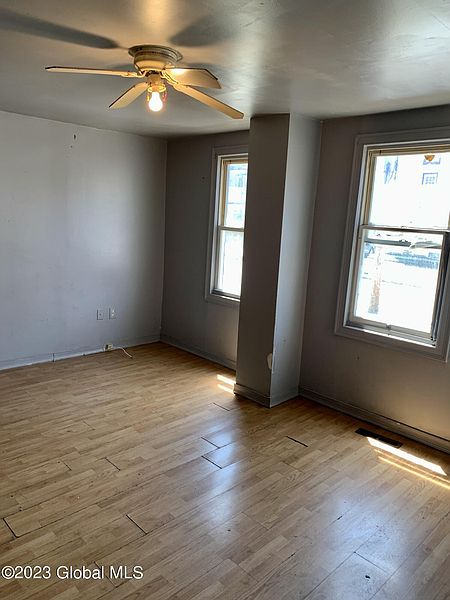 4th image of 831 Bridge Street
