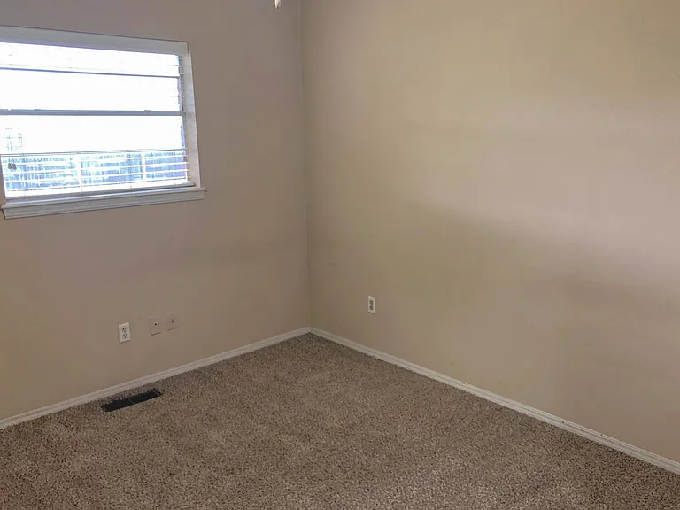 720 Robin Hill Rd — Photo 14