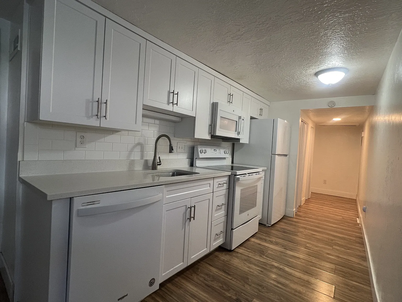 NEW - 389 E Vine St - Tri Plex - SC - 3 — Photo 4