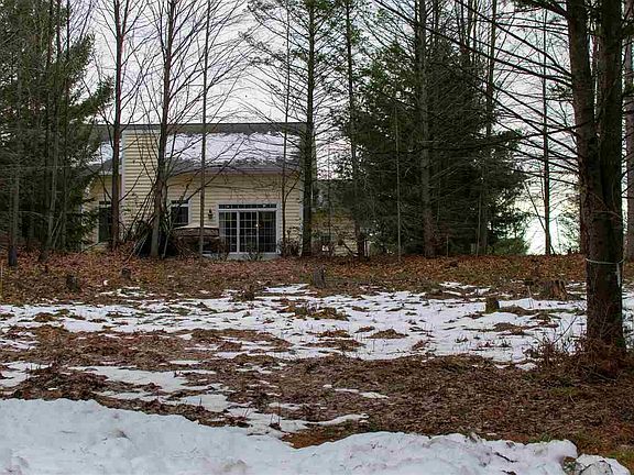 3rd image of 3879 Douglas Ct