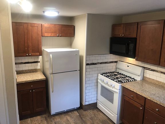 2nd image of 169 Nassau Ave APT 9