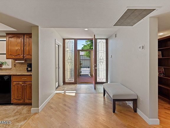 4th image of 732 E Gardenia Dr