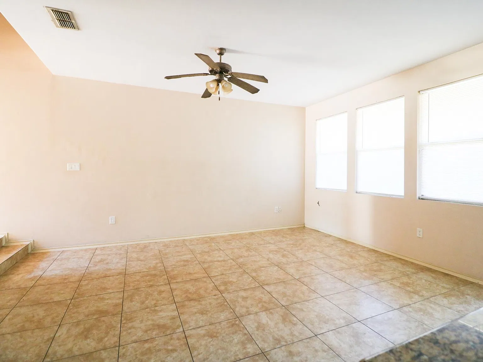 4 bed, 2.5 bath, 2137 sqft, $1,800 — Photo 4