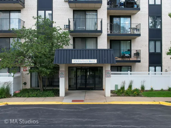 9731 Fox Glen Dr #4C, Niles, IL 60714
