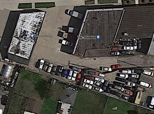 9 Mile Rd, Saint Clair Shores, MI 48080