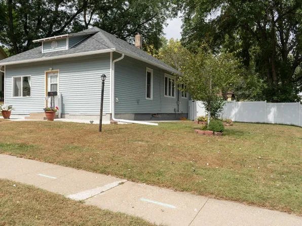 1621 W 19th St, Sioux City, IA 51103