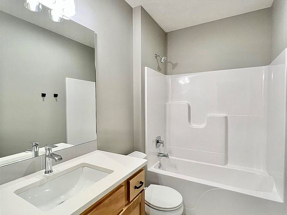 4th image of 844 W El Alameda St