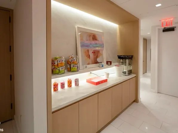 200 East 83rd Street image 20 of 31