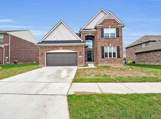 5133 Trailwood Ln, Warren, MI 48092