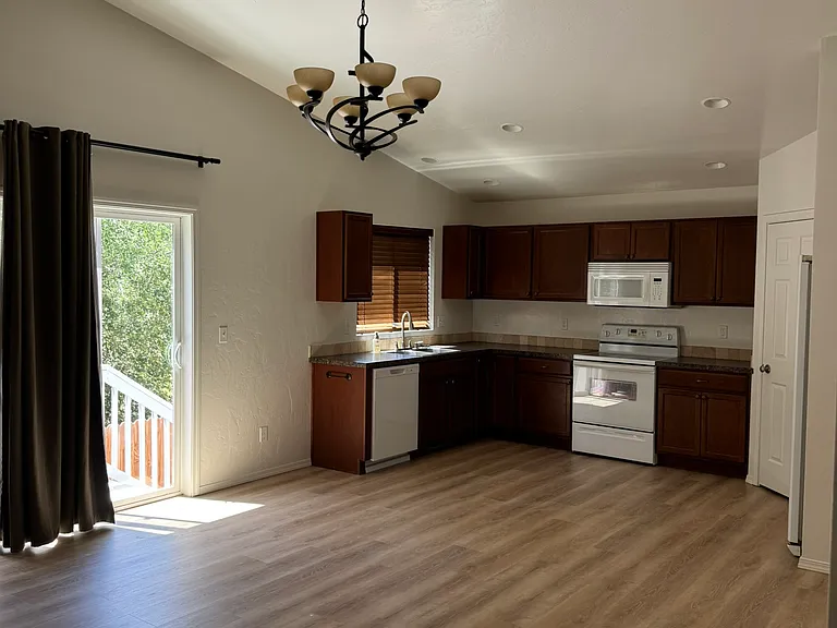 11407 Willamette Way — Photo 5